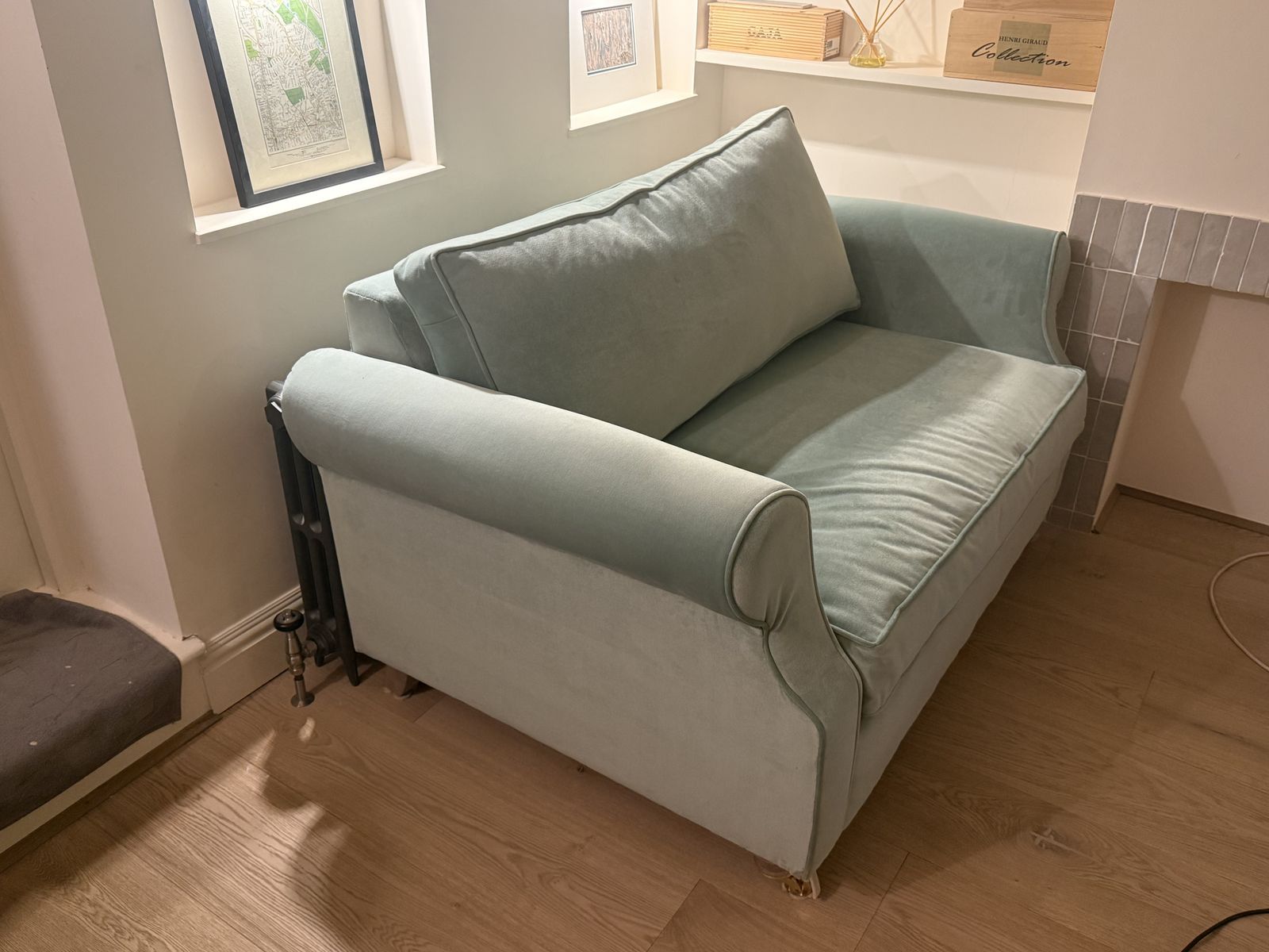 Darlings Of Chelsea Kendal Loveseat Sofabed   Stain Resistant & Memory Foam Mattress Never Used