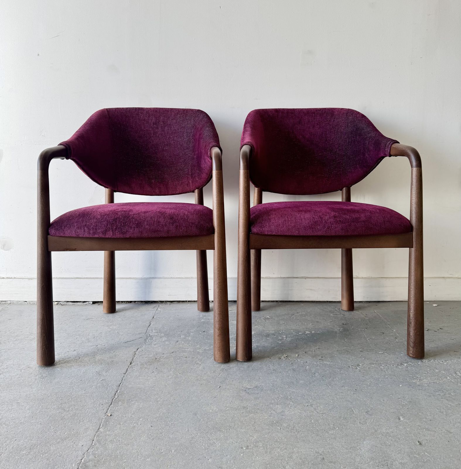 Pair Of Purple Velvet Dining Chairs With Arms By Casa Padrino