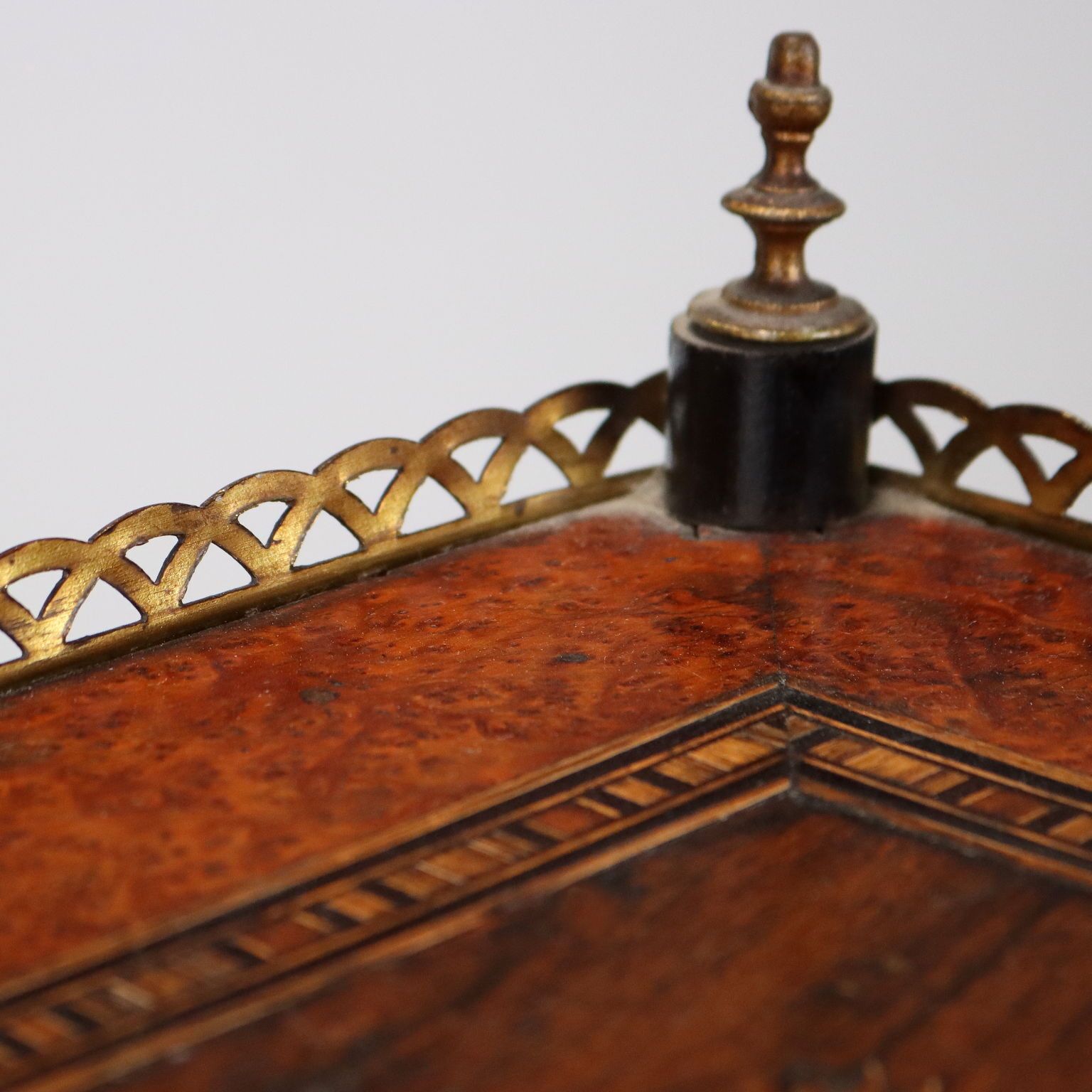 Table d'appoint d'époque en hêtre et métal, Italie, XXe siècle photo vintage