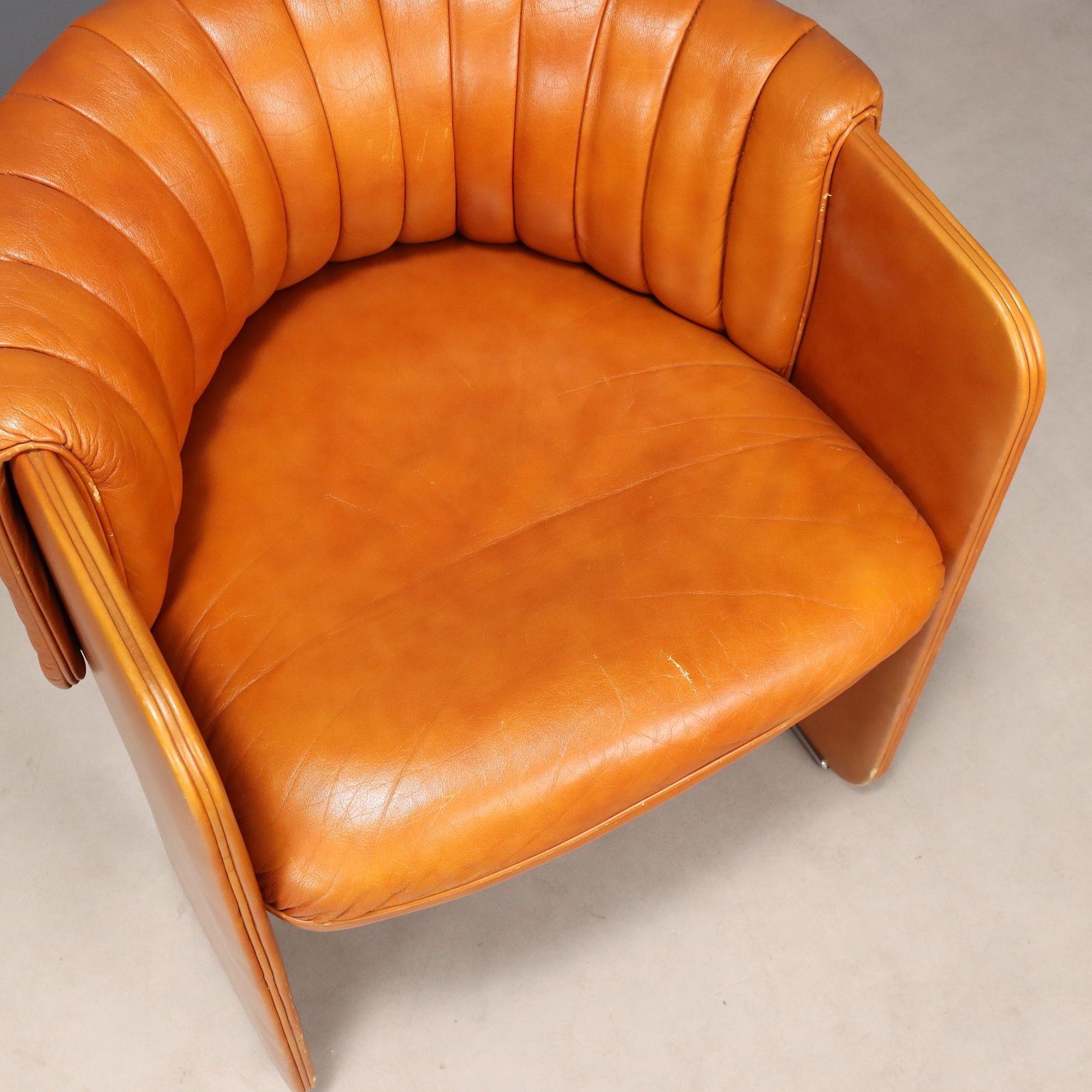 photo furniture Poltrona Frau Dinette Armchairs Leather Design Italy 1970s