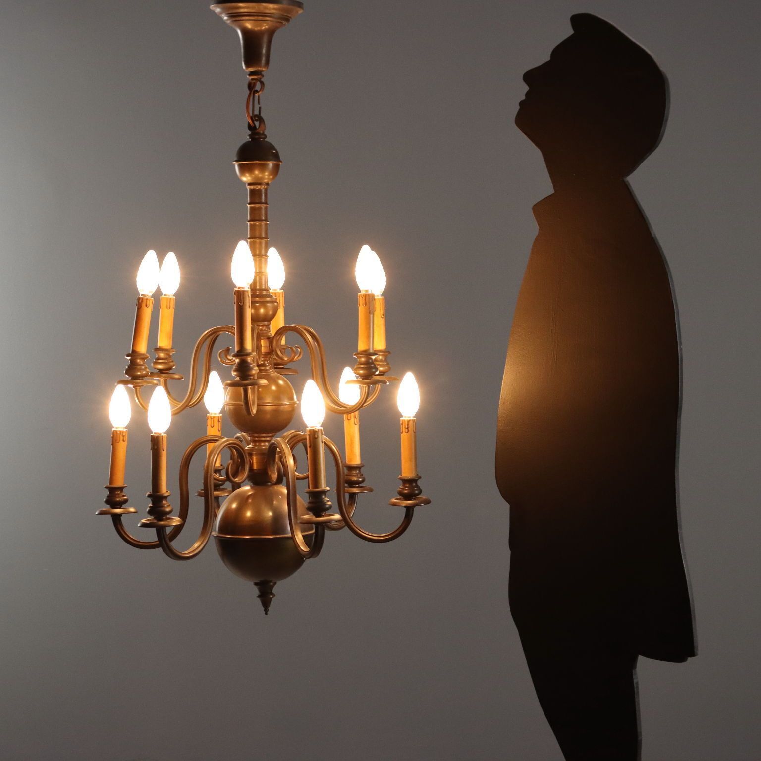 Lustre d'époque en bronze et verre 12 lumières, Pays-Bas, début du XXe siècle photo furniture