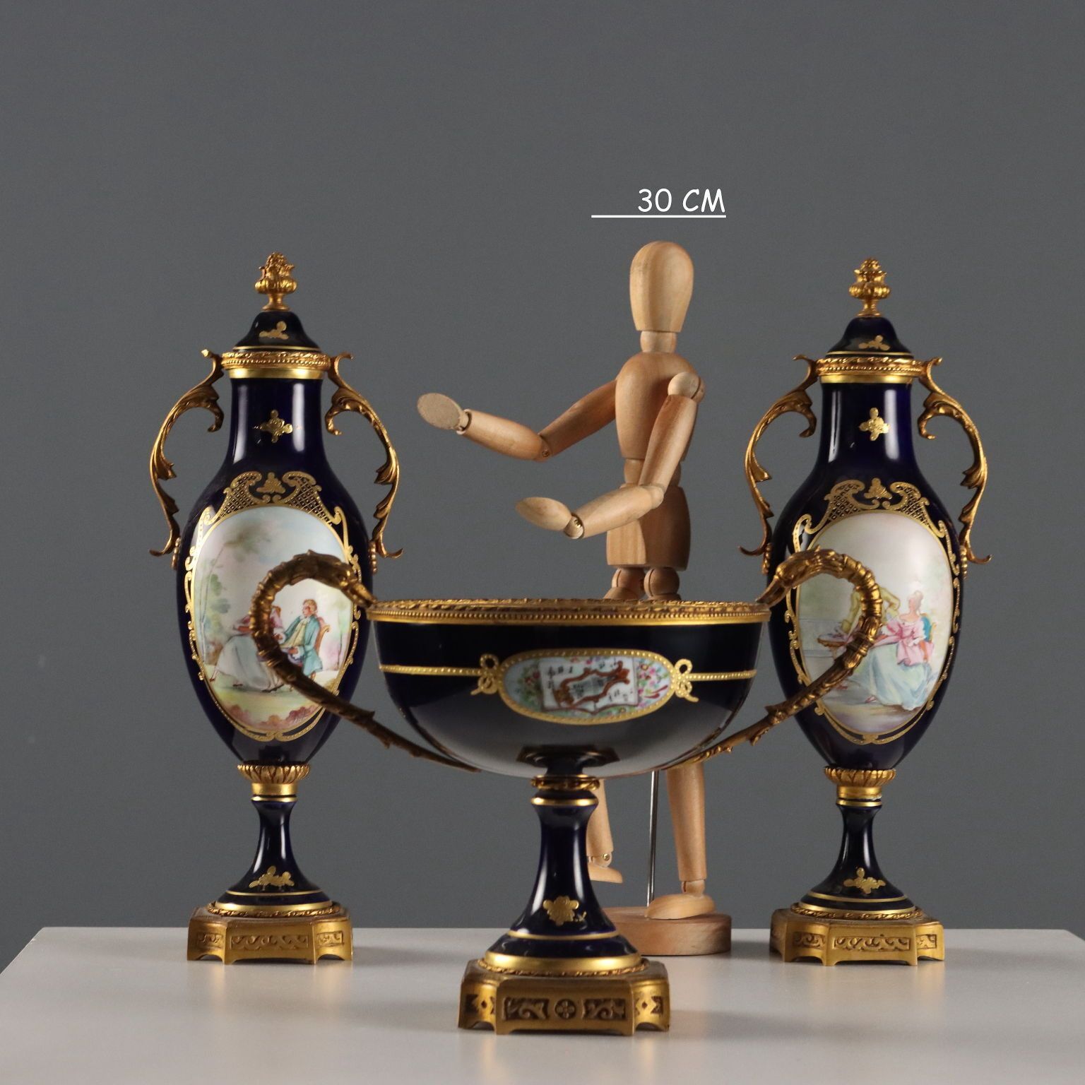 Vases triptyque d'époque en porcelaine et bronze doré, France, XXe siècle photo furniture