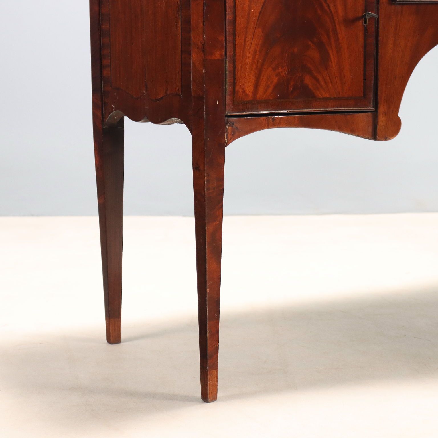 photo furniture Servante en acajou et ronce d'acajou