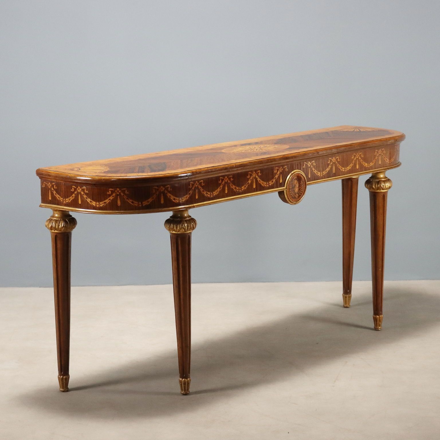 Console de style néoclassique en noyer et érable, Italie, début du XXe siècle