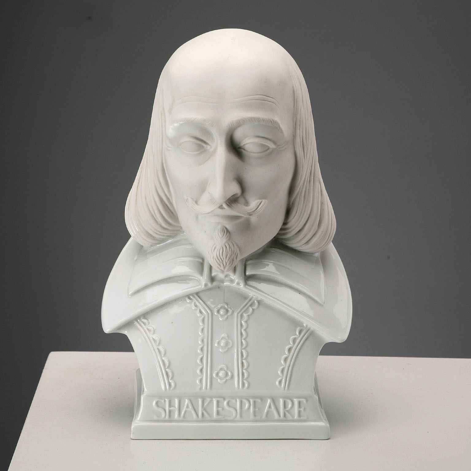 Porseleinen buste van William Shakespeare, Herend Hungary, 20e eeuw photo for sale