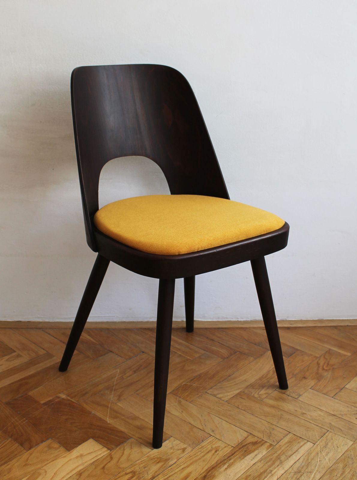 photo buy 1950's Set Of Four Mid Century Dining Chairs By Oswald Haerdtl