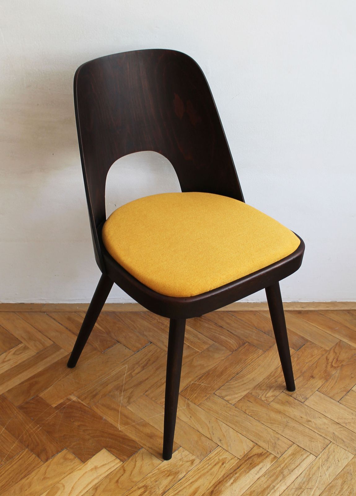 photo vintage 1950's Set Of Four Mid Century Dining Chairs By Oswald Haerdtl