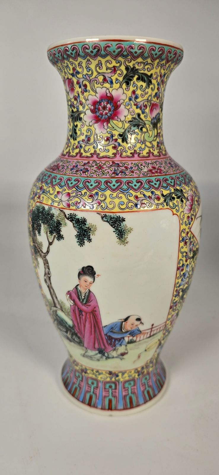 photo furniture A Pair Of Chinese Hand Painted Porcelain Vases From The Republican Period Circa 1930