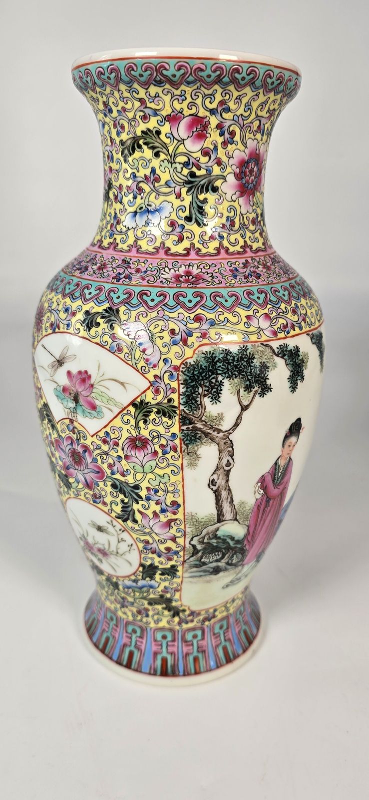 photo vinterior A Pair Of Chinese Hand Painted Porcelain Vases From The Republican Period Circa 1930