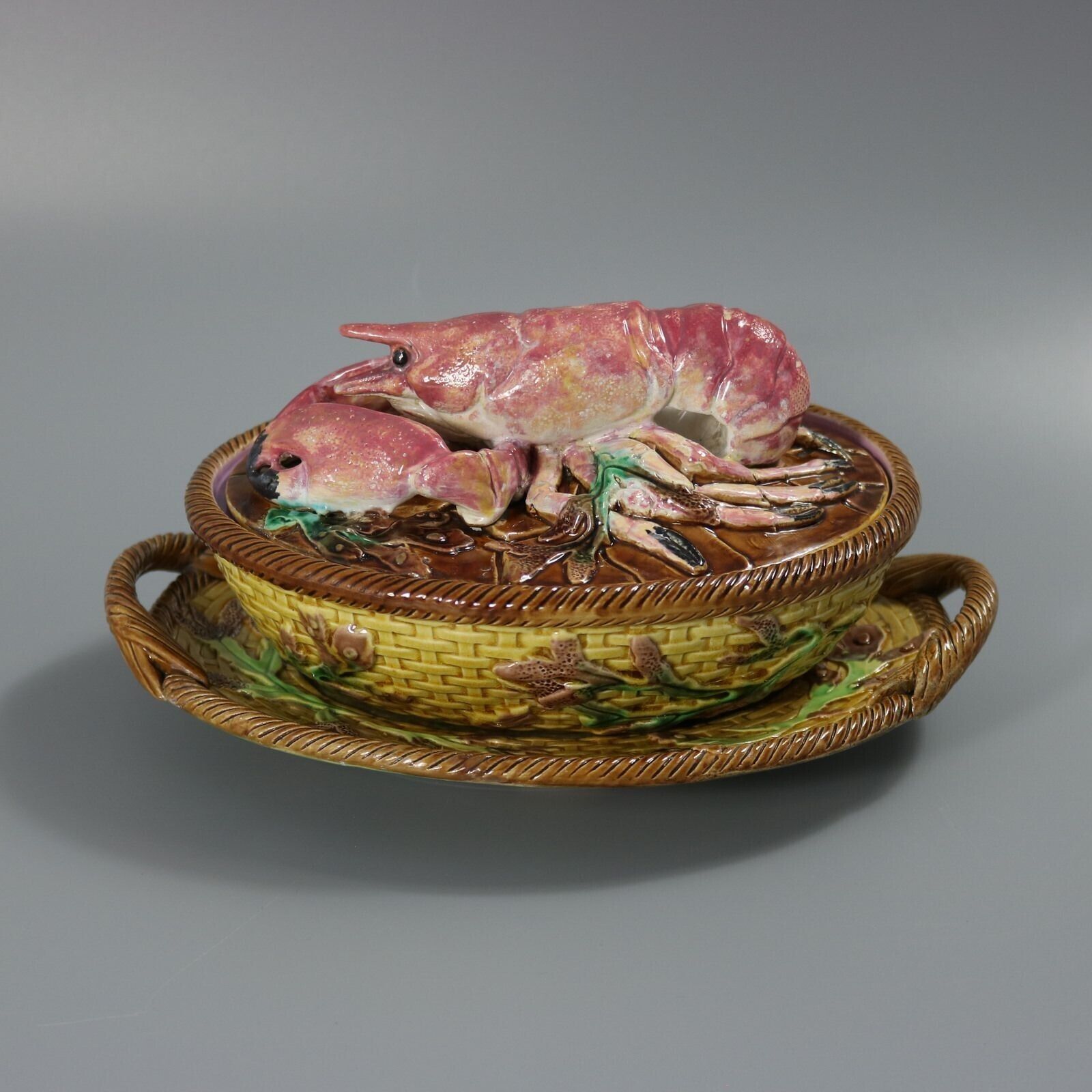 George Jones Majolica Schotel met Kreeft