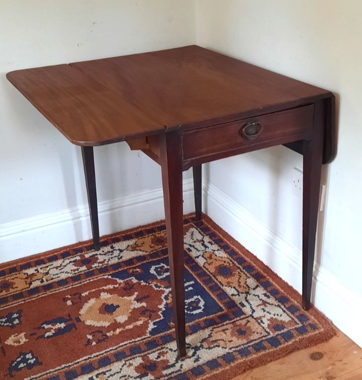 photo furniture Antique Mahogany Pembroke Table, Late 18th  Early 19th Century