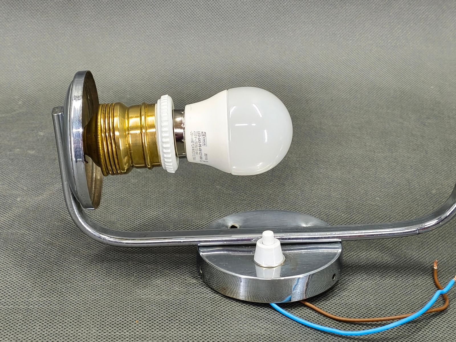 Tsjechische art deco wandlamp van opalineglas, jaren 1930 photo for sale