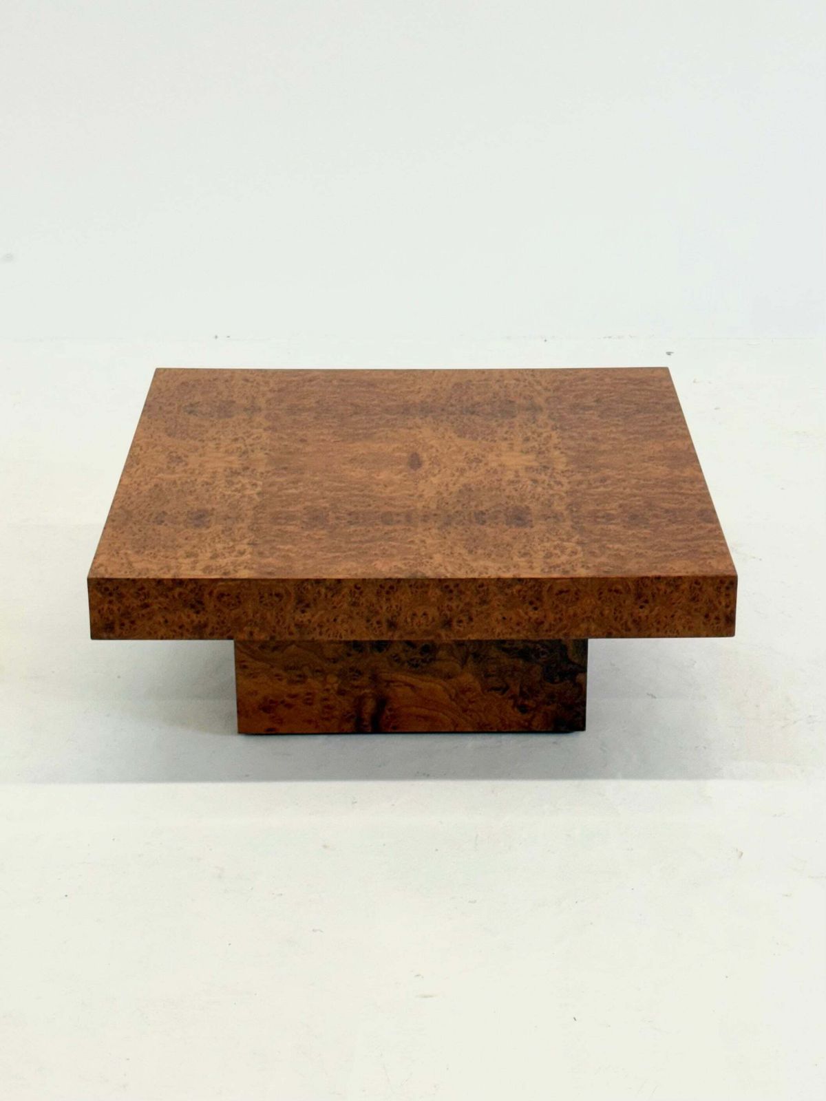 photo furniture Square Coffee Table By Fratelli Turri With Burl Wood