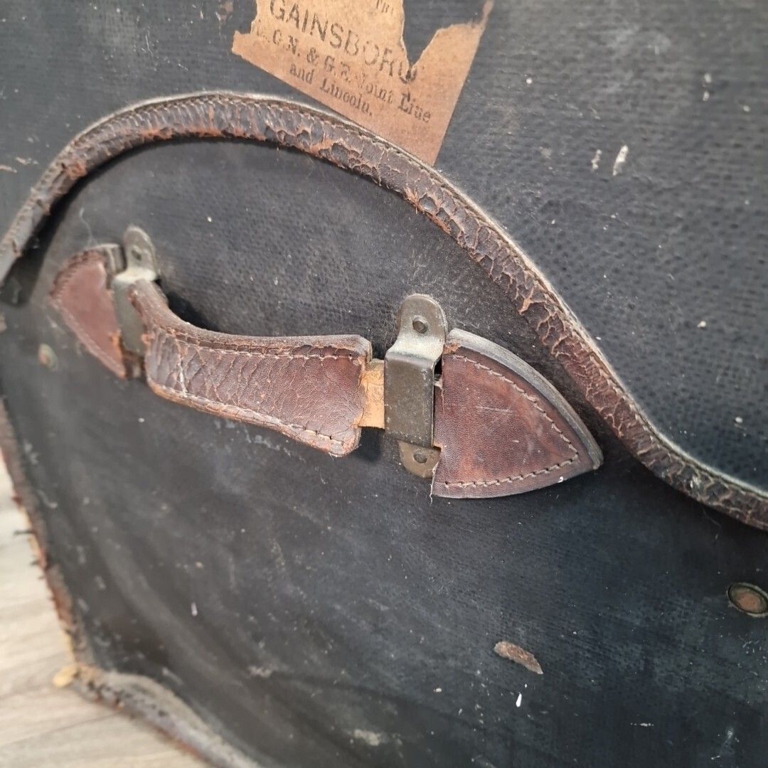 photo vinterior Antique Travel Trunk Canvas & Leather Domed Storage Luggage Steamer Pirate Chest