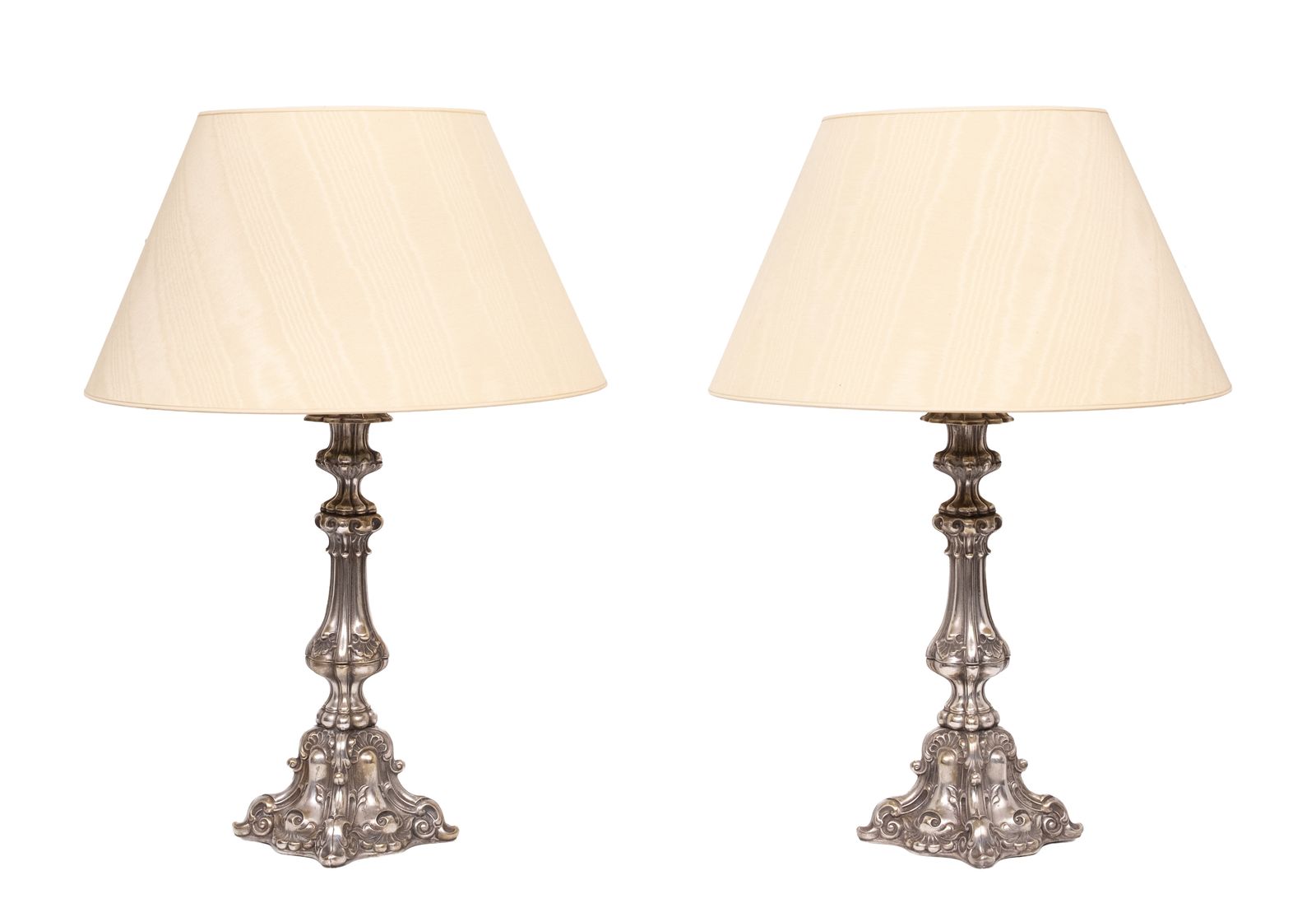 Fraai Stel Rococo Verzilverde Tafellampen, Ca. Jaren 1920