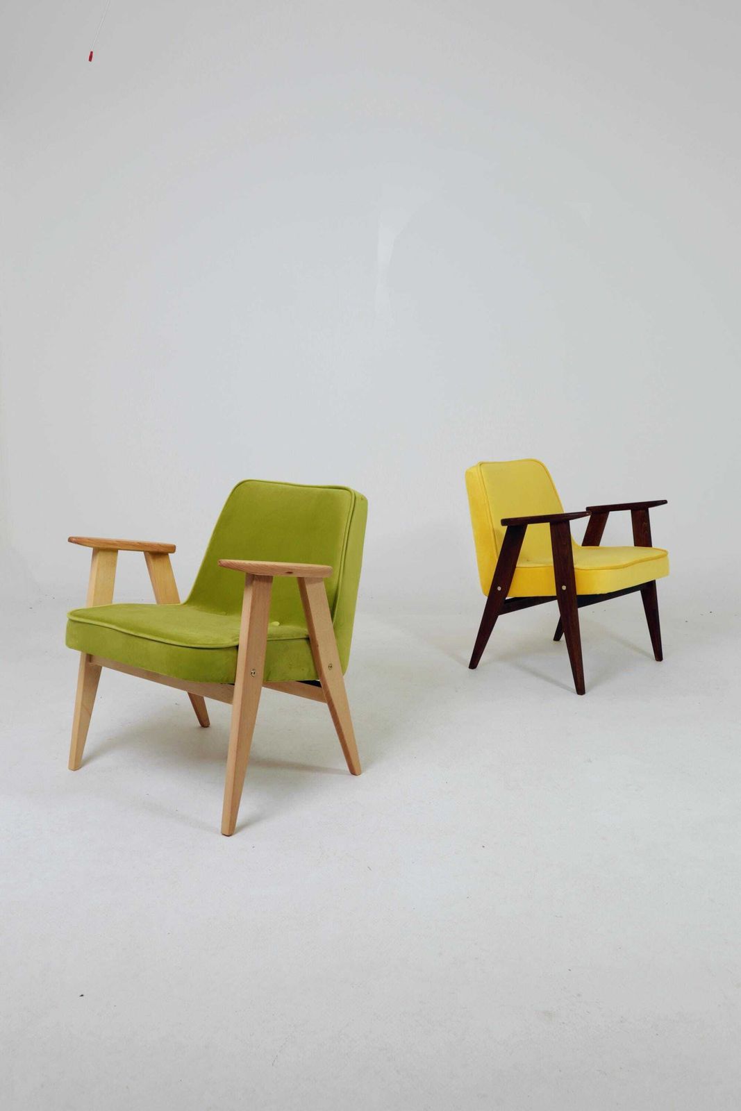 photo vinterior Vintage Lounge Chair Pear Green Velvet Natural Oiled Wood
