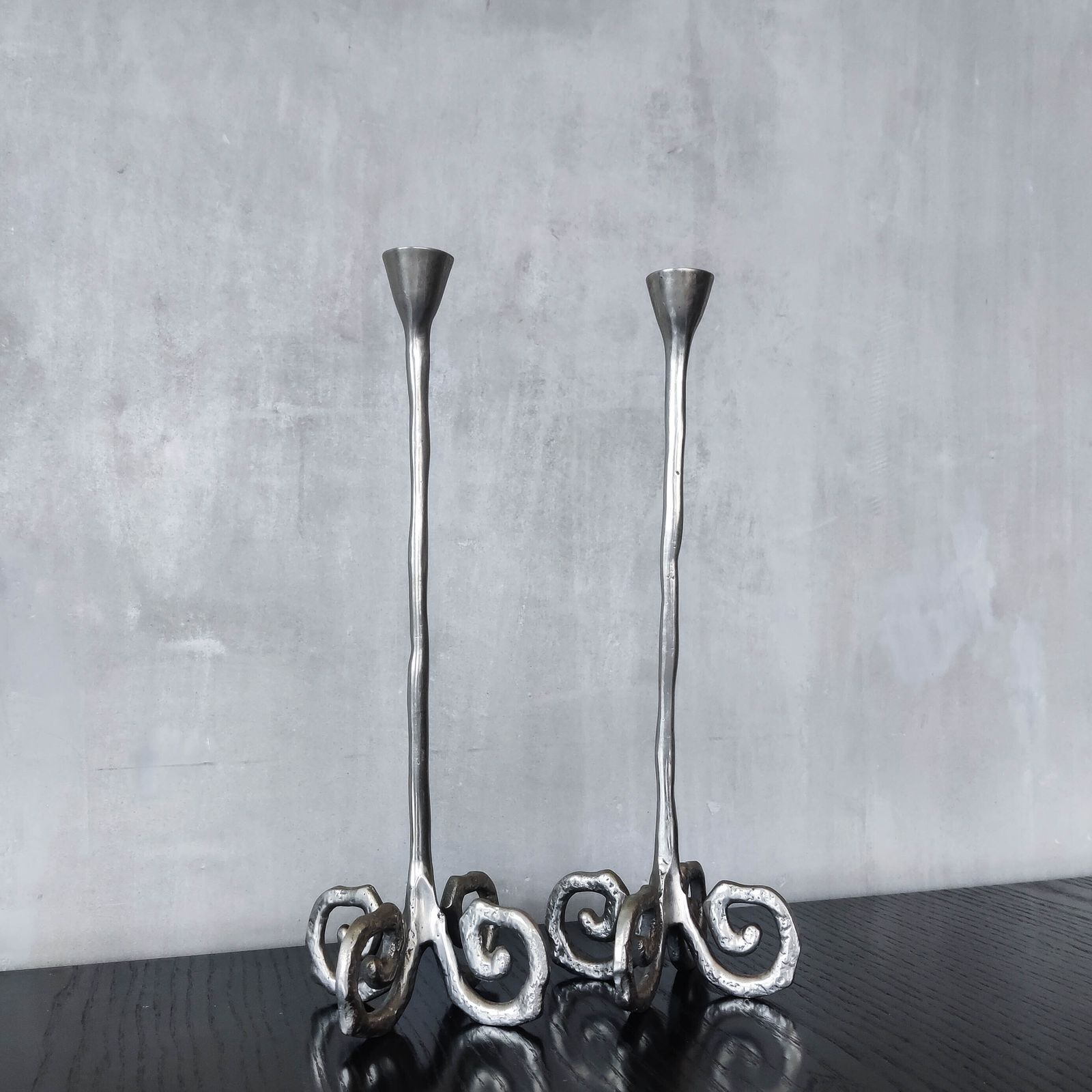 photo vinterior Pair Of Vintage Cast Aluminium Candle Holders With Spiral Feet