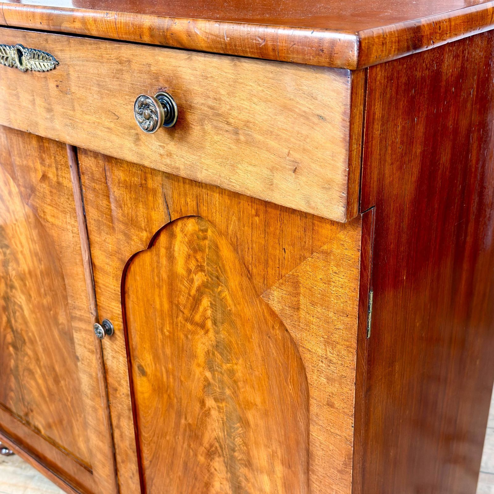 photo furniture Antique Victorian Chiffonier Sideboard | Antique Mahogany Cupboard | Antique Sideboard | Mahogany Furniture