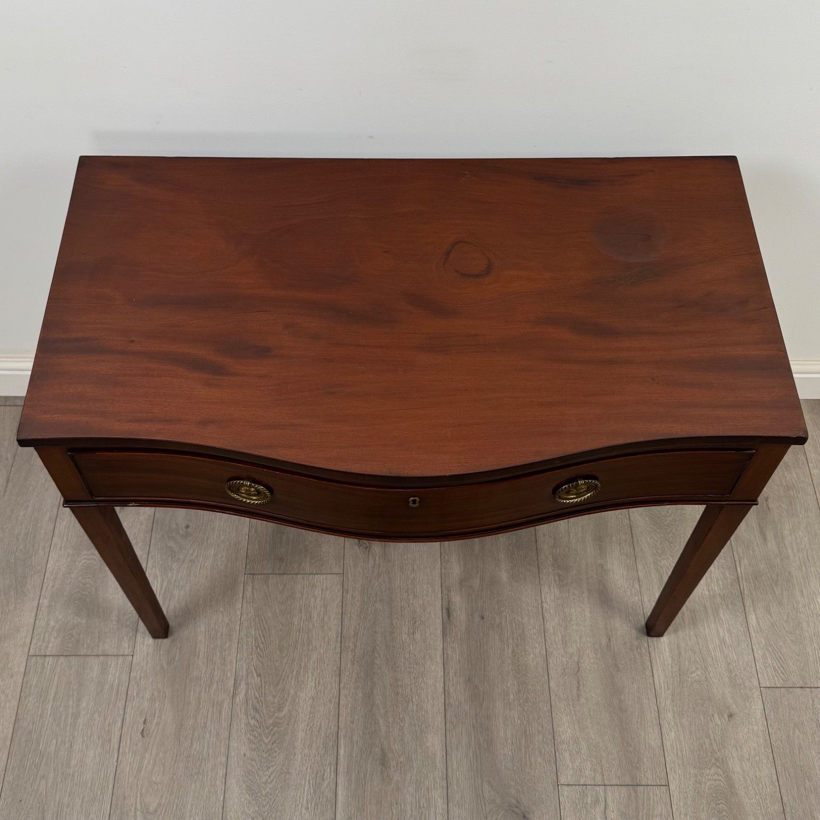 photo furniture Antique 19th Century Serpentine Writing Table In Mahogany ( Af 5691 )