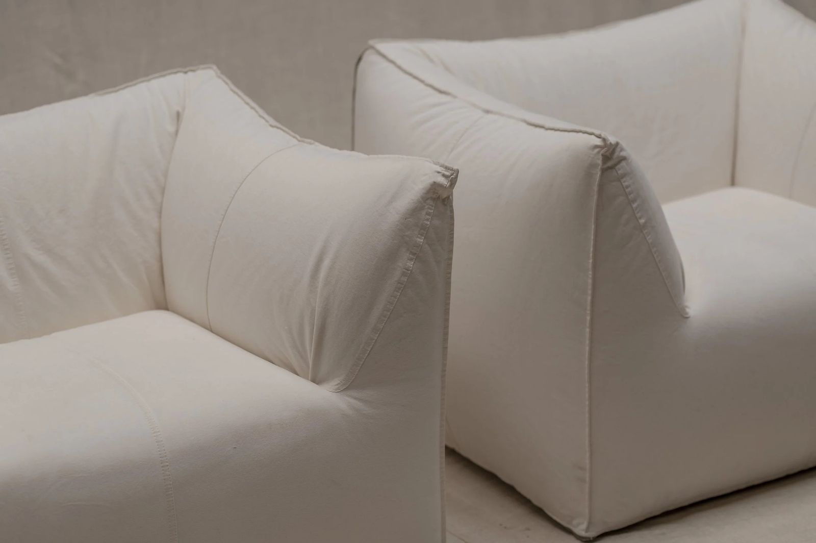 Set Of Two “Le Bambole” Lounge Chairs By Mario Bellini photo vinterior