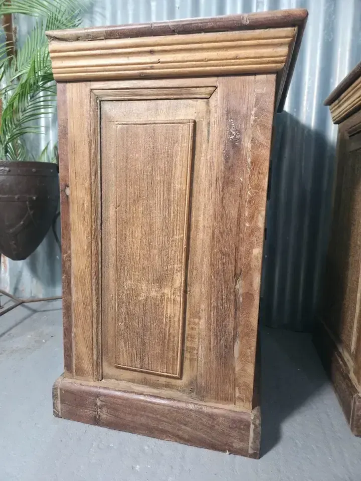 photo furniture Vintage Reclaimed Pair Solid Wooden Indian Carved Bedside Cupboards Cabinets
