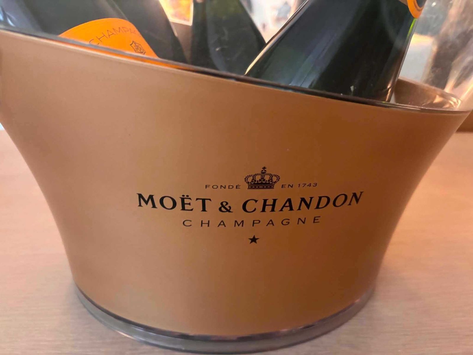 Woonaccessoires Grote Moët & Chandon Champagnekoeler, Goud Transparant Acryl Wijnkoeler Voor Meerdere Flessen, Franse Vintage Feest Ijsemmer Voor 4 à 5 Flessen photo