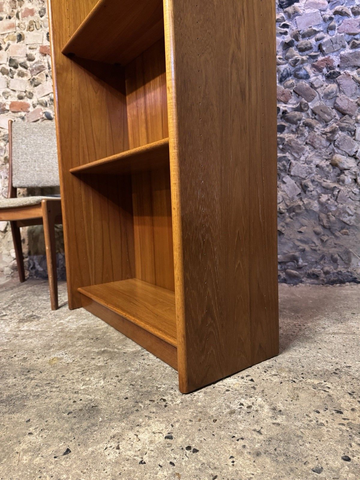 photo vintage 🚛 Vintage Mid Century Danish Teak Tall Bookshelf / Display Shelving / Bookcase