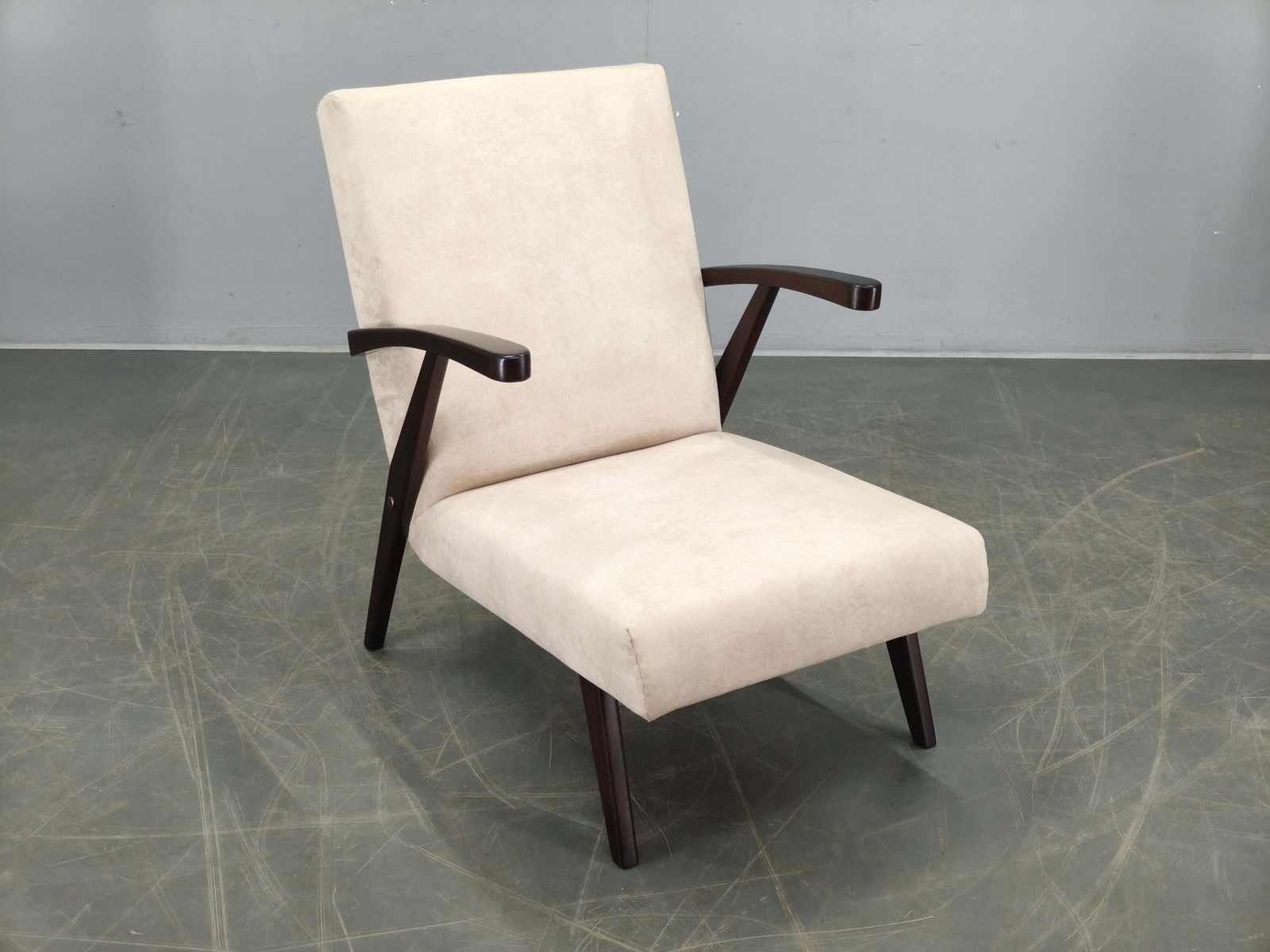 Mid-Century crème velvet loungestoel, Tsjechoslowakije, jaren 1960 photo furniture