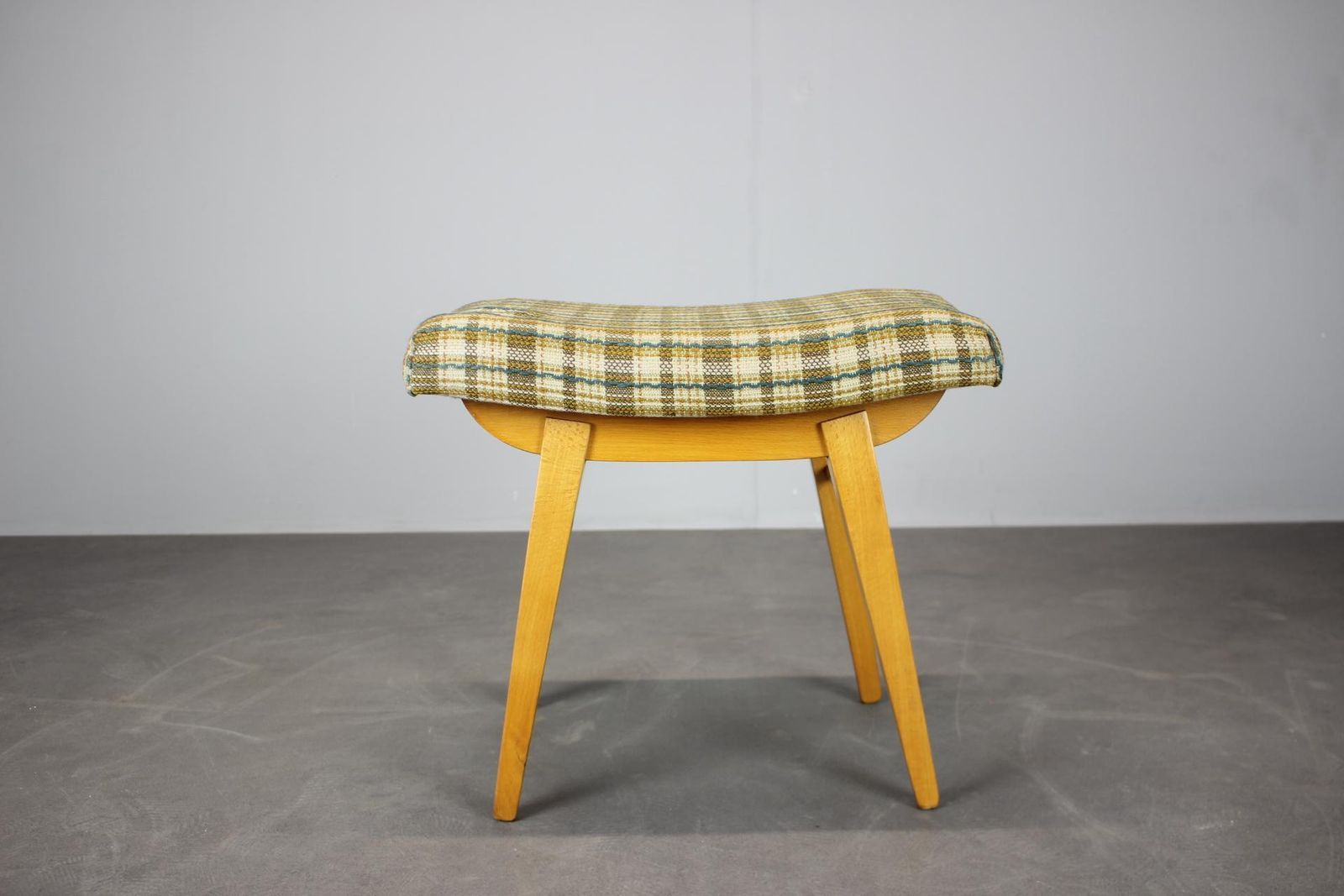 Tabouret mid-century rembourré, Tchécoslovaquie, années 1970 photo for sale