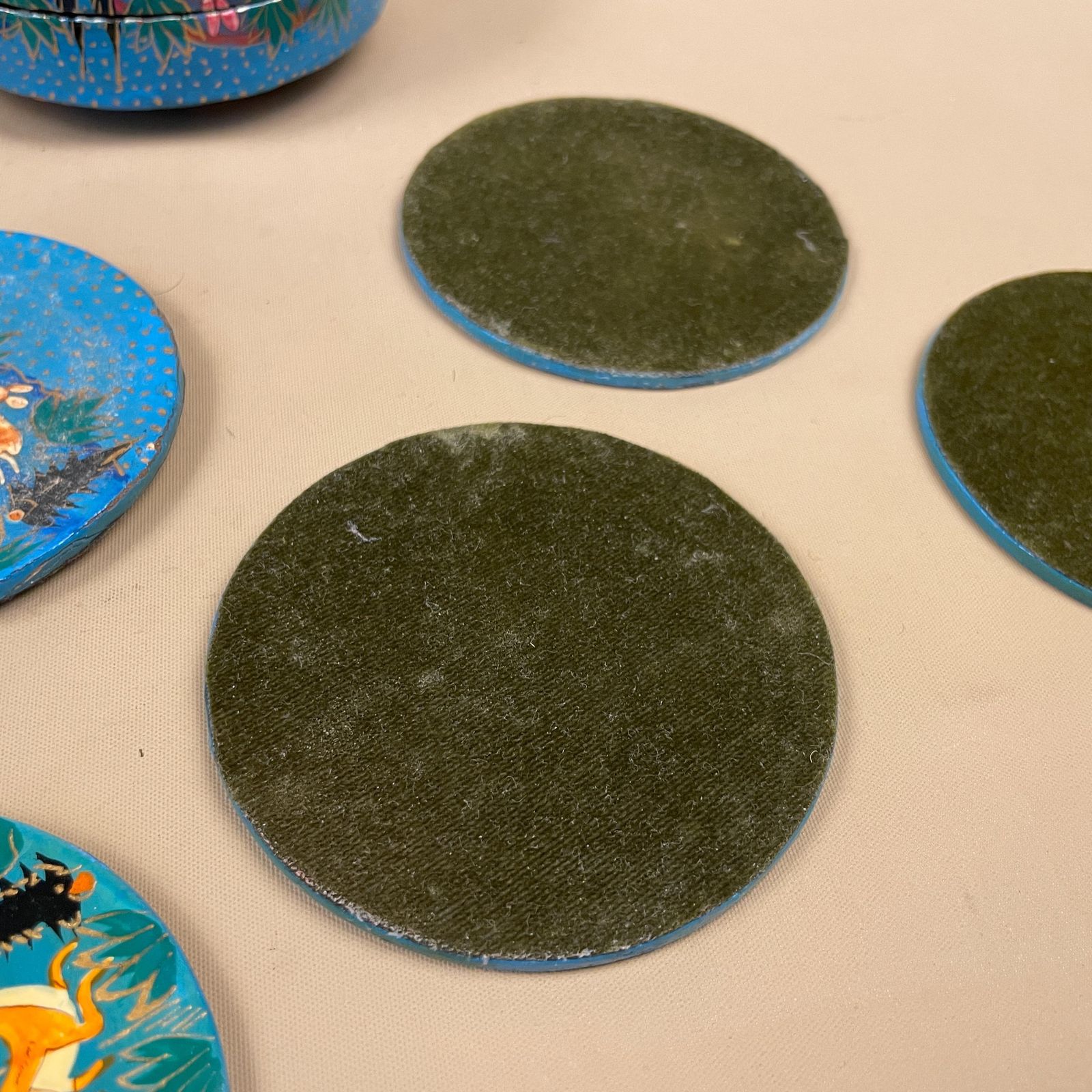 photo vinterior Indian Hand Painted Round Box Kashmir Papier Mache Set Of 6 Coasters Mats Mat Trinket Blue Vintage Antique Old Animals Coaster Placemat