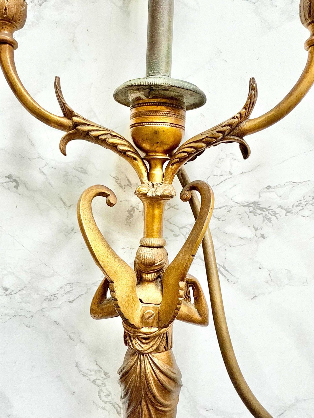 Antique Gilded Bronze Egyptian Style "Retour D'égypte" Napoléonic Regency Lamp Foot Decorative Table Top Desk Winged Goddess Working Order photo vinterior