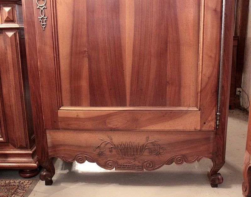 Louis XV Bonnet In Walnut Nineteenth photo for sale