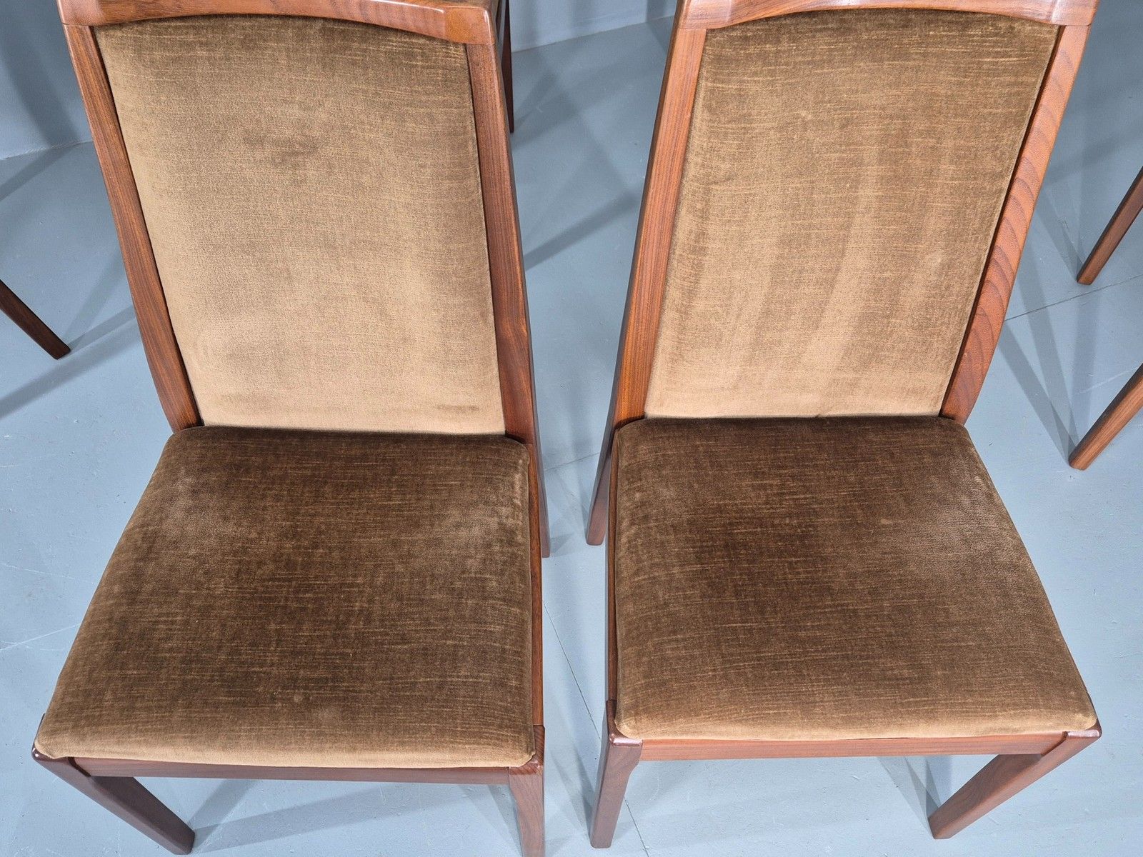 photo vinterior 6 Vintage 1970s Nathan Dining Chairs Brown Velour Teak Retro Mcm Eb11921