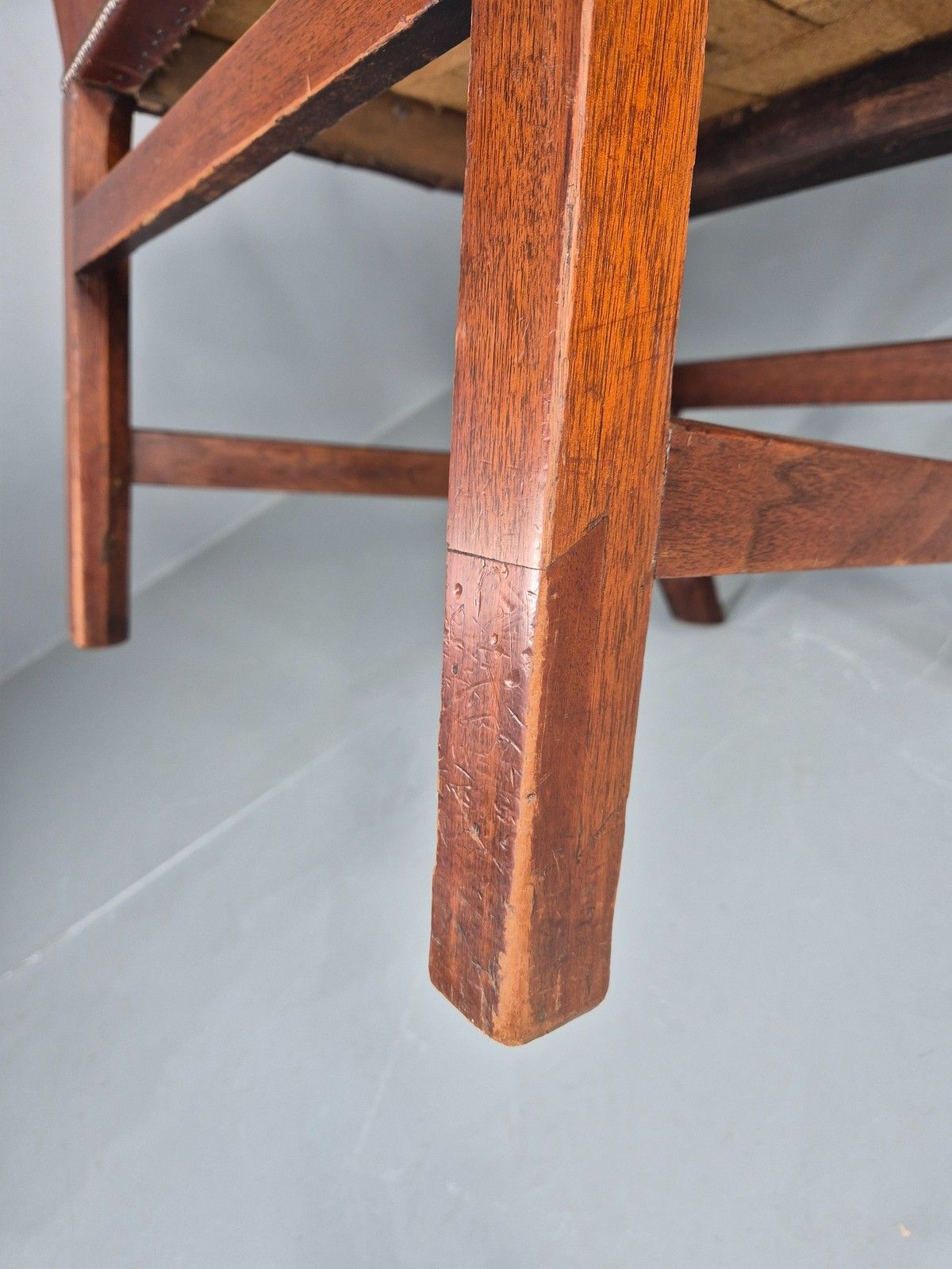 photo vintage Antique Georgian Elbow Chair Mahogany Frame Leather Seat Splat Back Eb11933