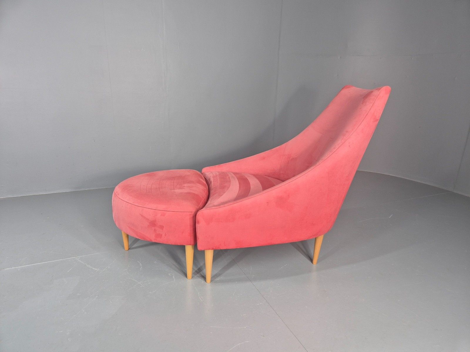 photo buy Vintage Silencio Chair And Footstool Pink Velvet Design Richard Ferrer  Eb11943