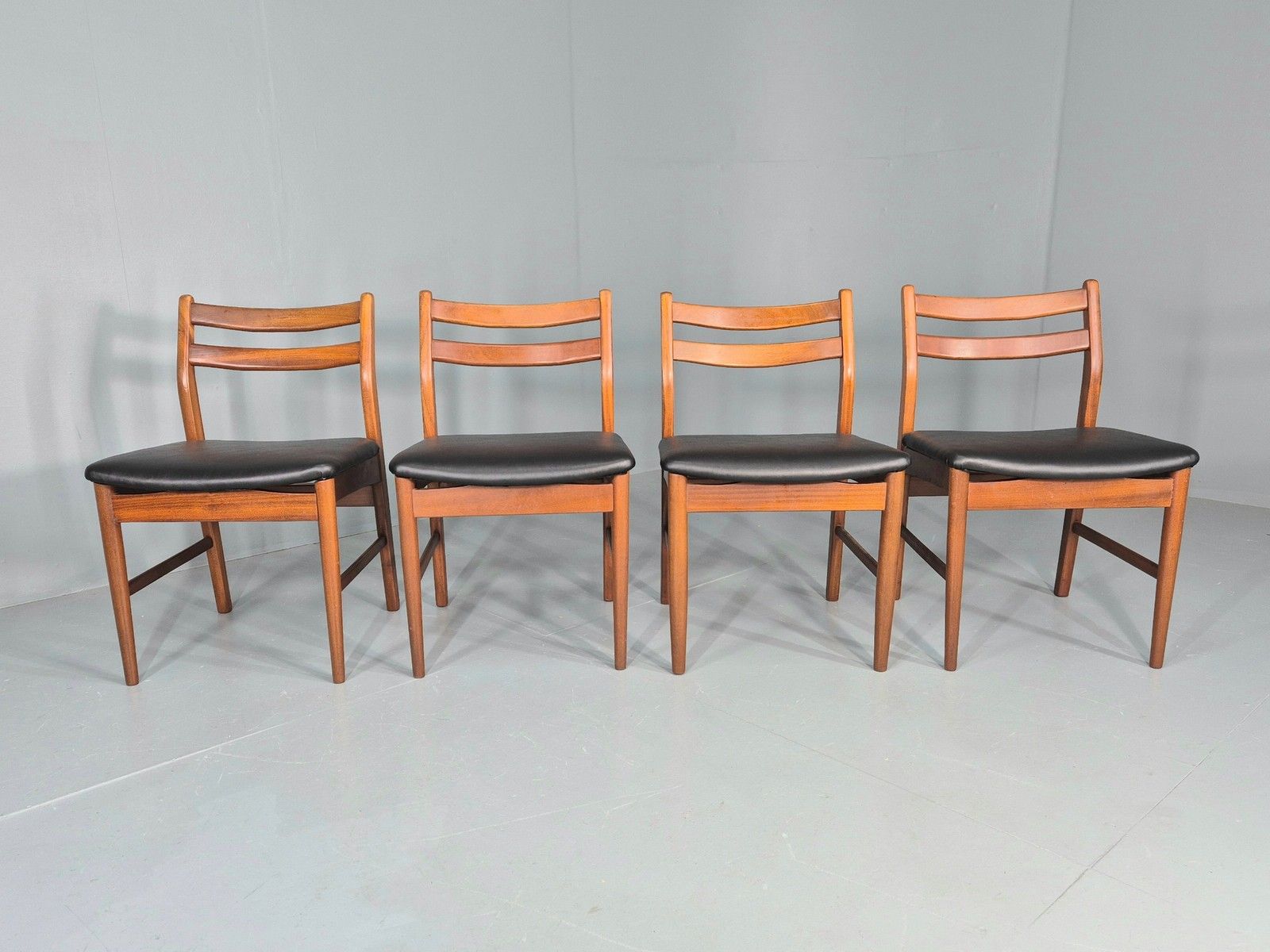 photo furniture 4 Vintage Jentique Dining Chairs Teak Frames Black Vinyl 60s Retro Mcm Eb1195