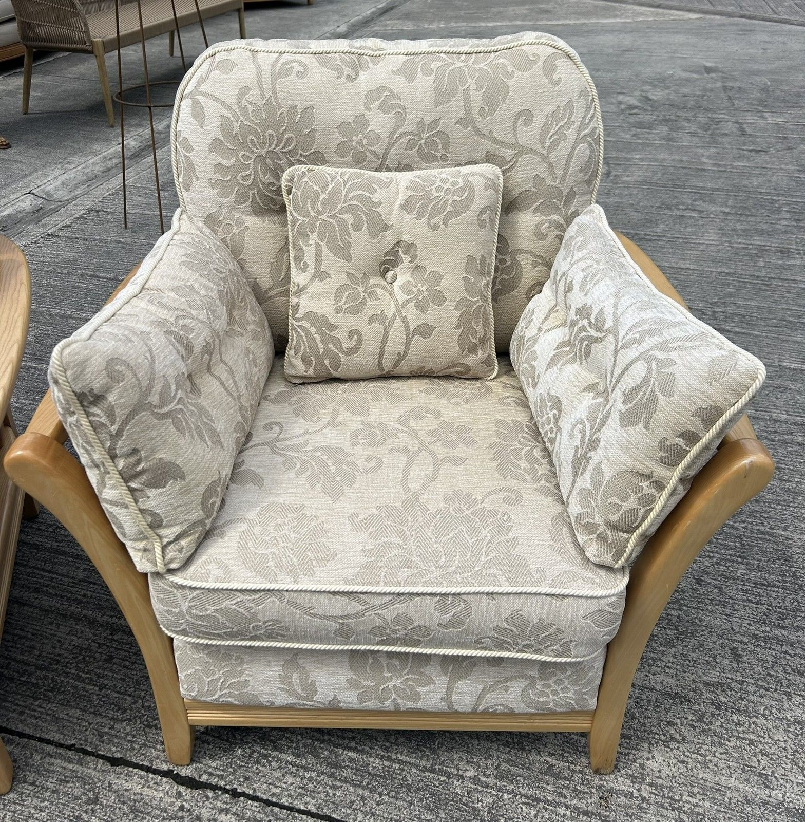 Ercol Blonde Light Ash Palma Pair Of Armchairs Lounge Chairs Pavina Beige Fabric photo vinterior