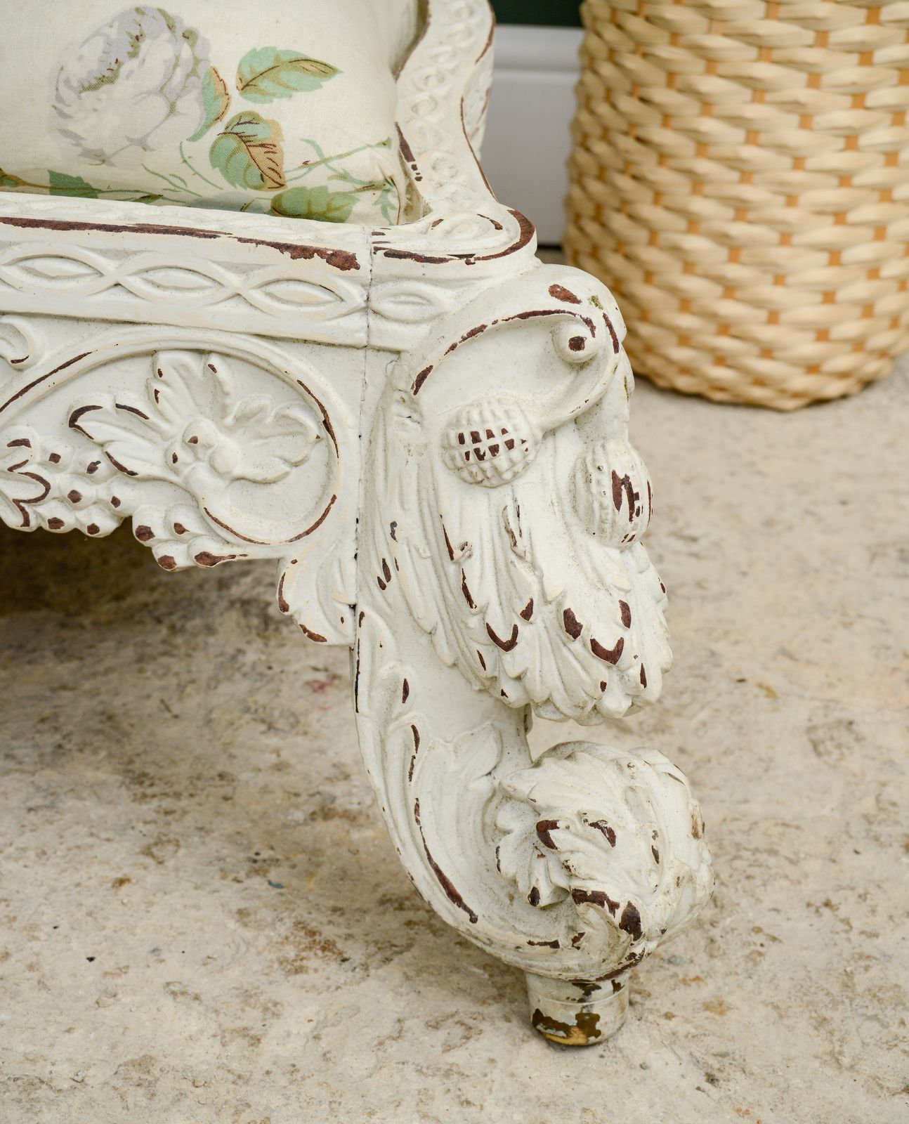photo vinterior Victorian Carved Wood Chaise Longue Daybed   Anglo Indian   White