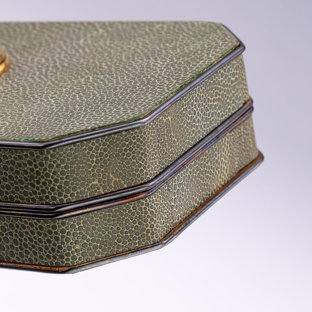 photo vintage Vintage 20th Century English Shagreen & Gilt Metal Silk Lined Box