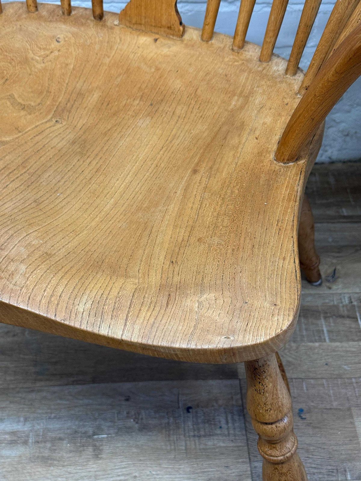 photo vinterior Antique English Windsor Armchair In Elm & Ash