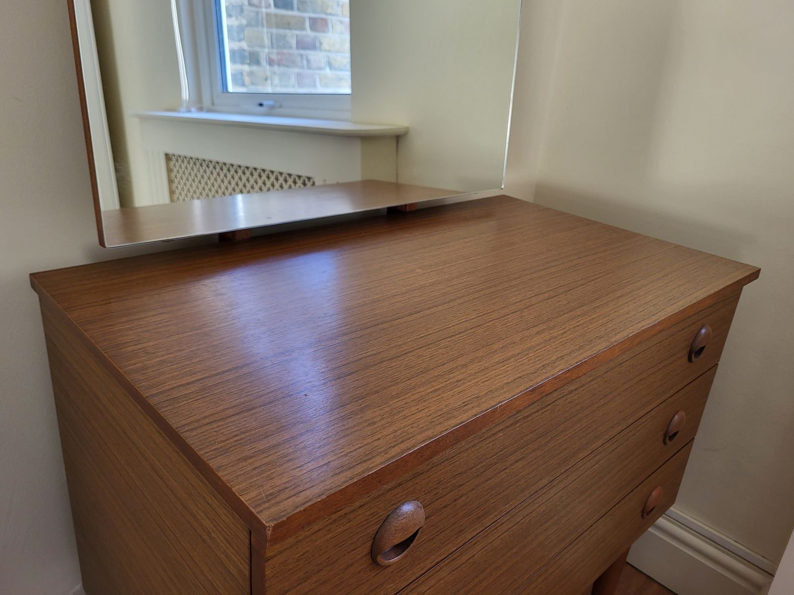 Schreiber Mid Century Chest Of Drawers W/Removable Mirror And Rounded Drawers photo Furniture