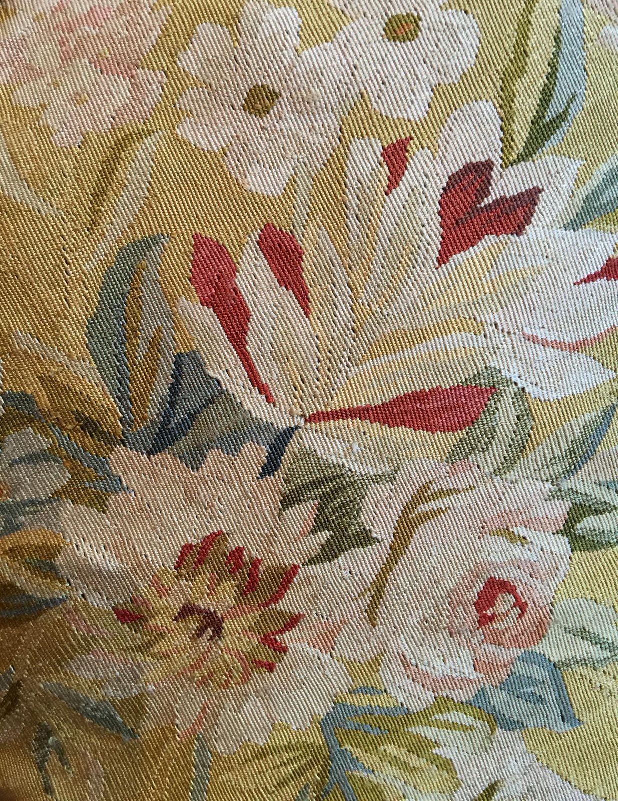 Paire de housses de coussins vintage en soie pure, Aubusson floral fait main photo for sale