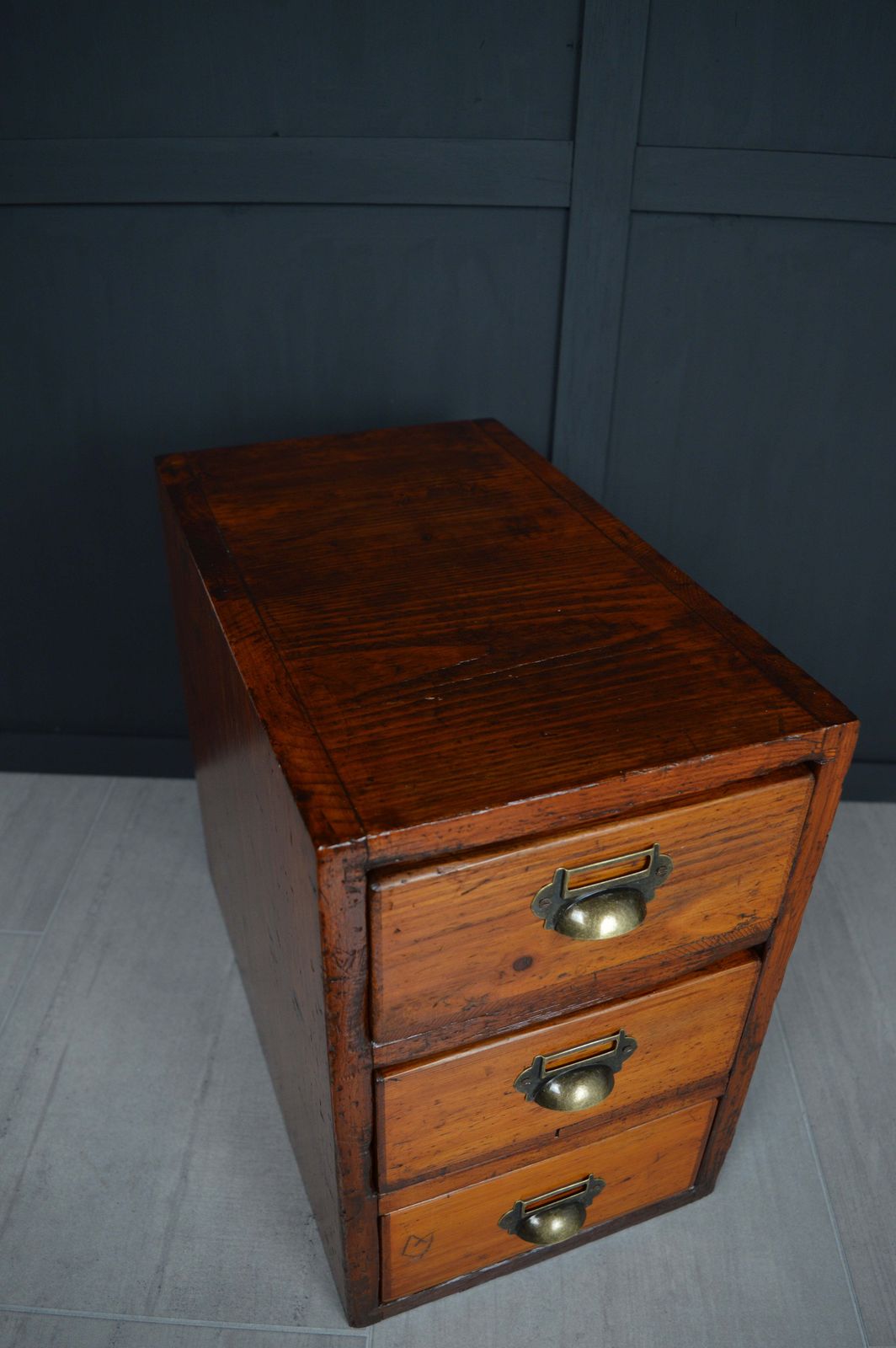 photo furniture Early 20th Century Pine Drawers
