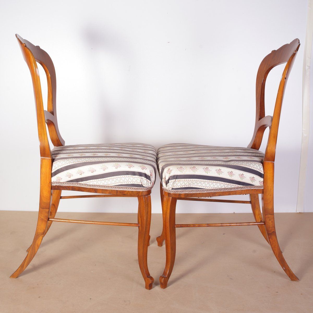 Late Biedermeier stoelen in walnoot, jaren 1880, set van 2 photo for sale