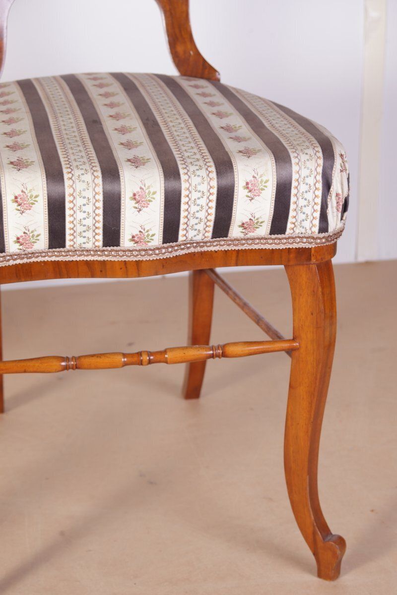 photo furniture Late Biedermeier stoelen in walnoot, jaren 1880, set van 2