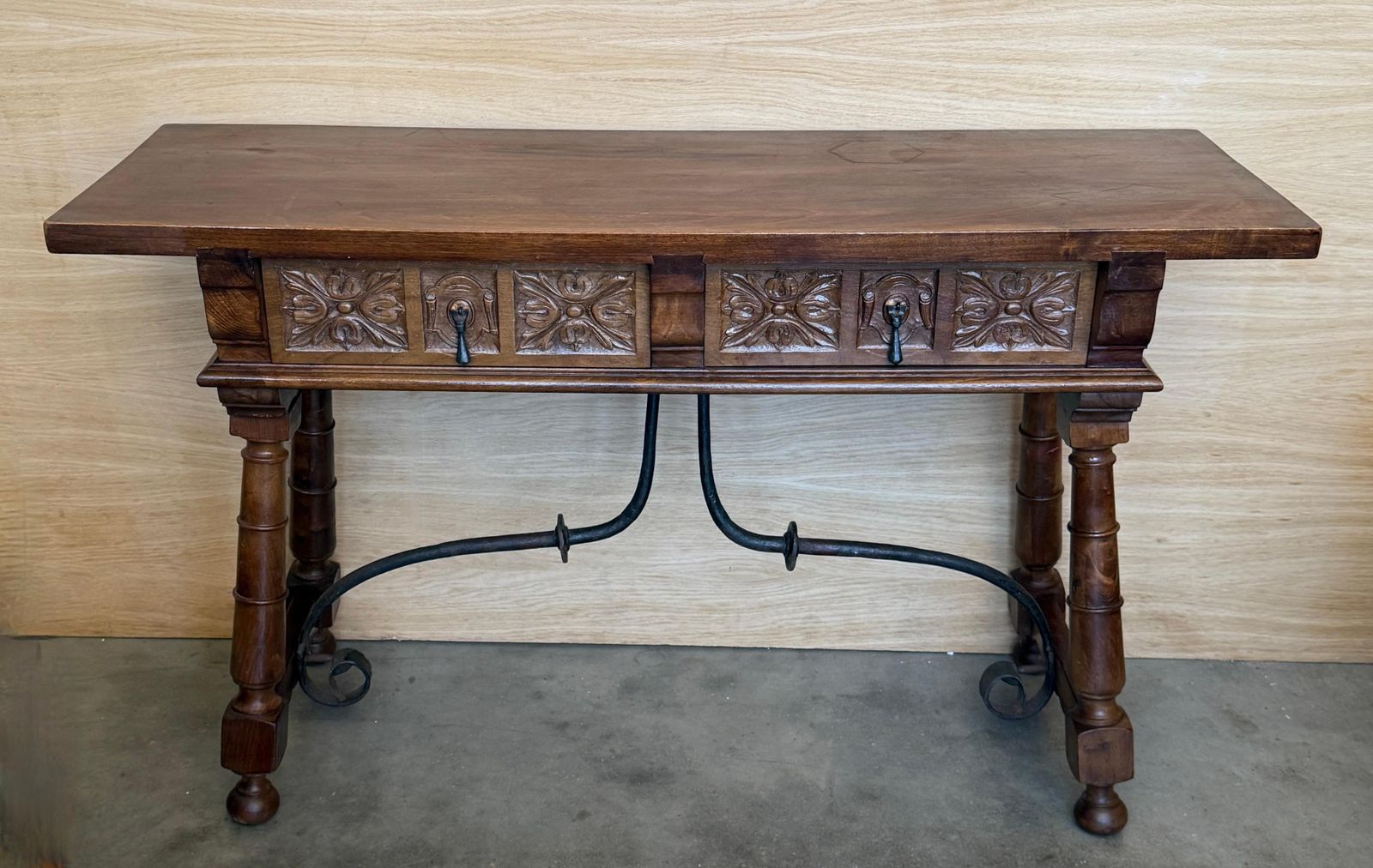 Console espagnole du XXe siècle, deux tiroirs et entretoise en fer photo for sale