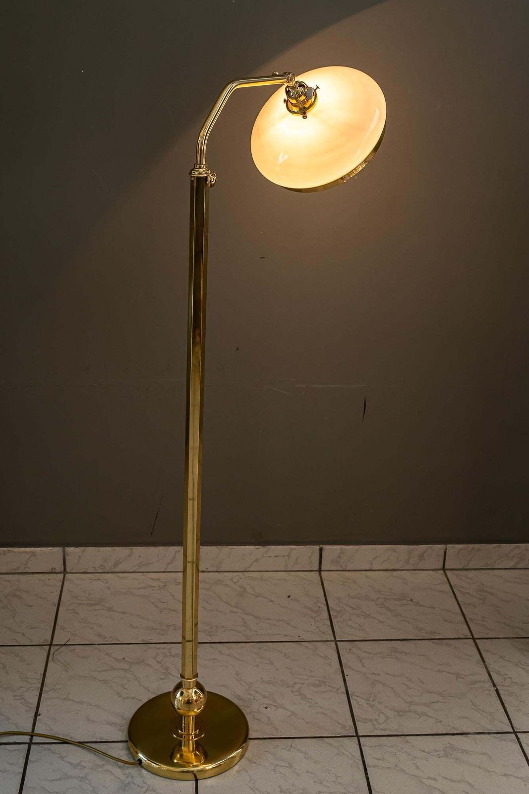 photo vintage Hight Adjustable And Swiveling Floor Lamp With Opal Glass Shade Vienna 1920s