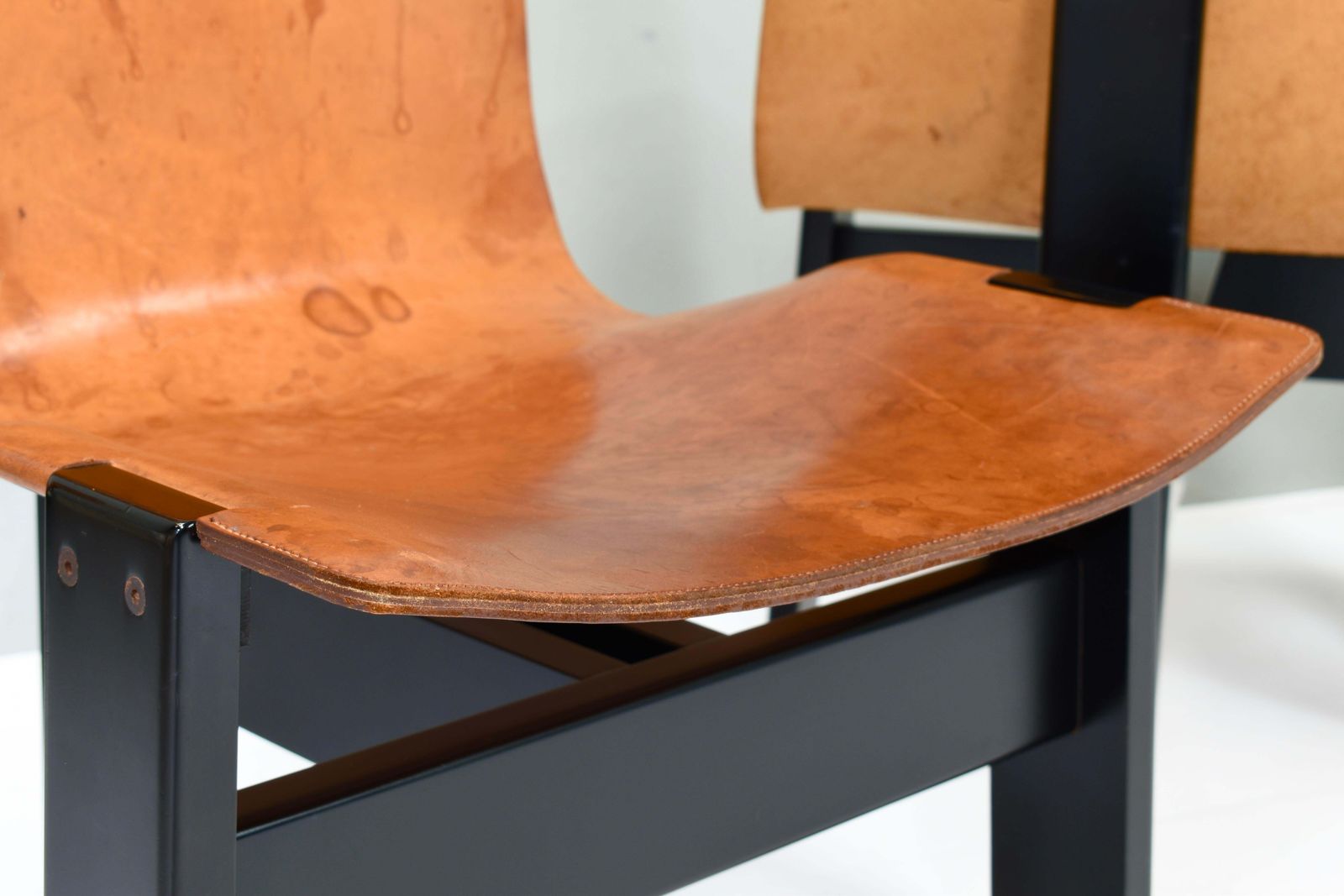 photo furniture Set Of 4 Mangiarotti For Skipper ‘Tre 3’ Dining Chairs In Cognac Leather   1978