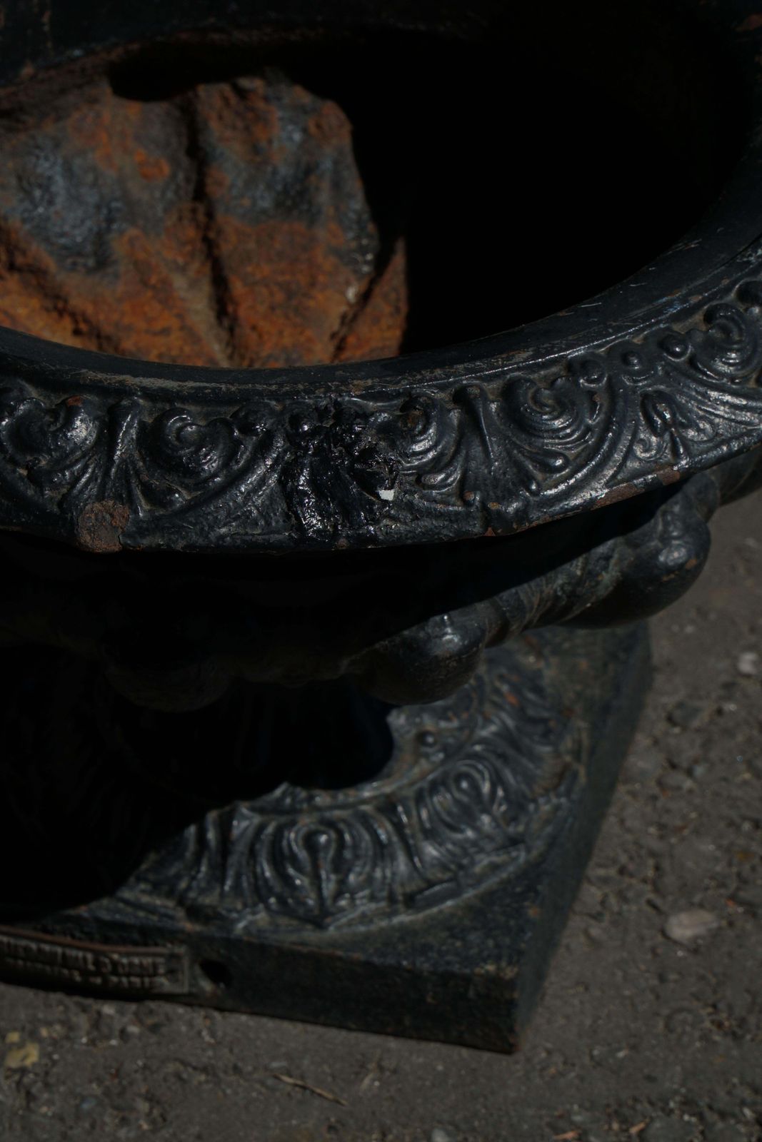 Antique French Cast Iron Garden Urn With Decorative Rim, Early 20th Century photo 711.0