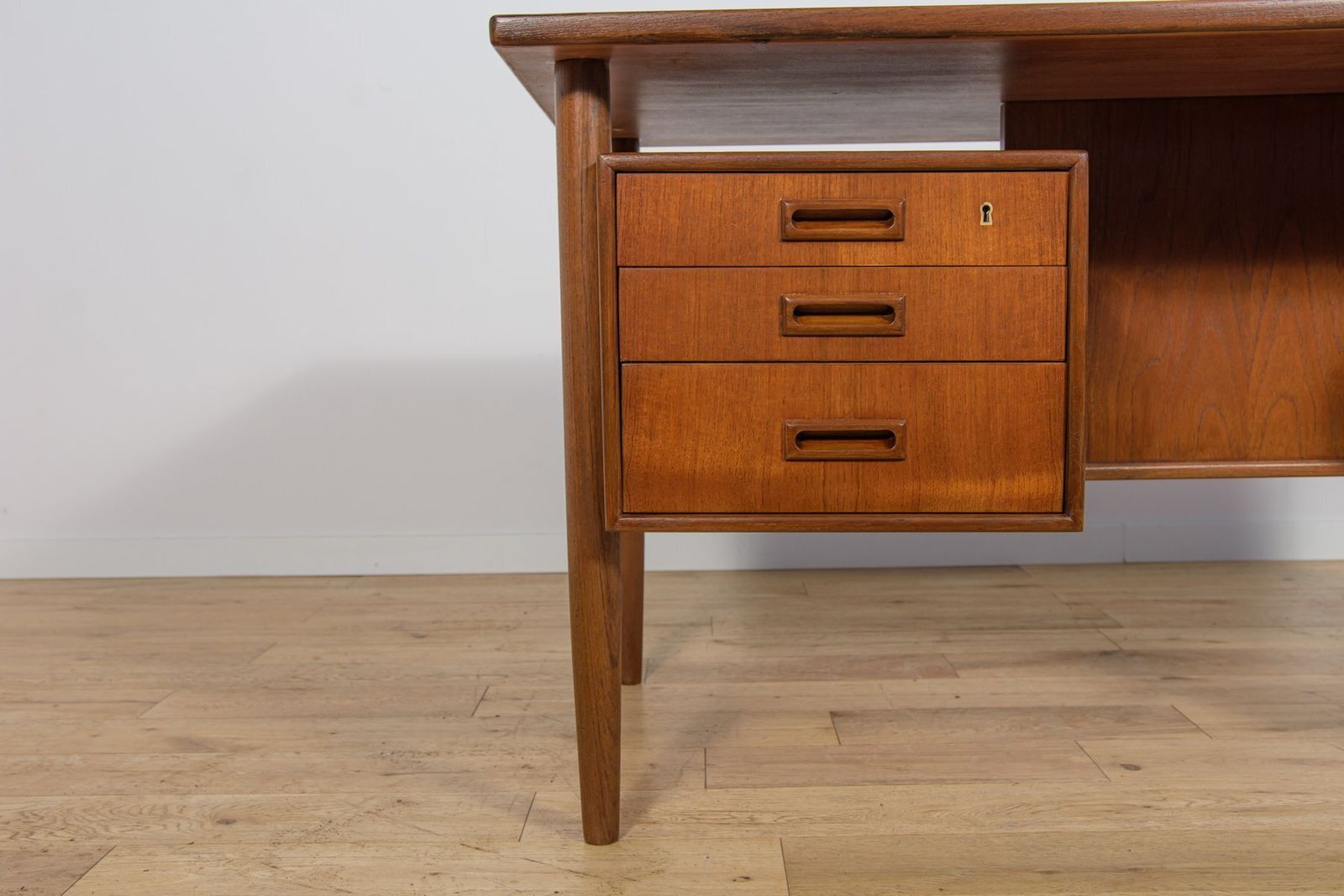 photo buy Mid Century Freestanding Teak Desk By Arne Vodder For Sibast, 1960s